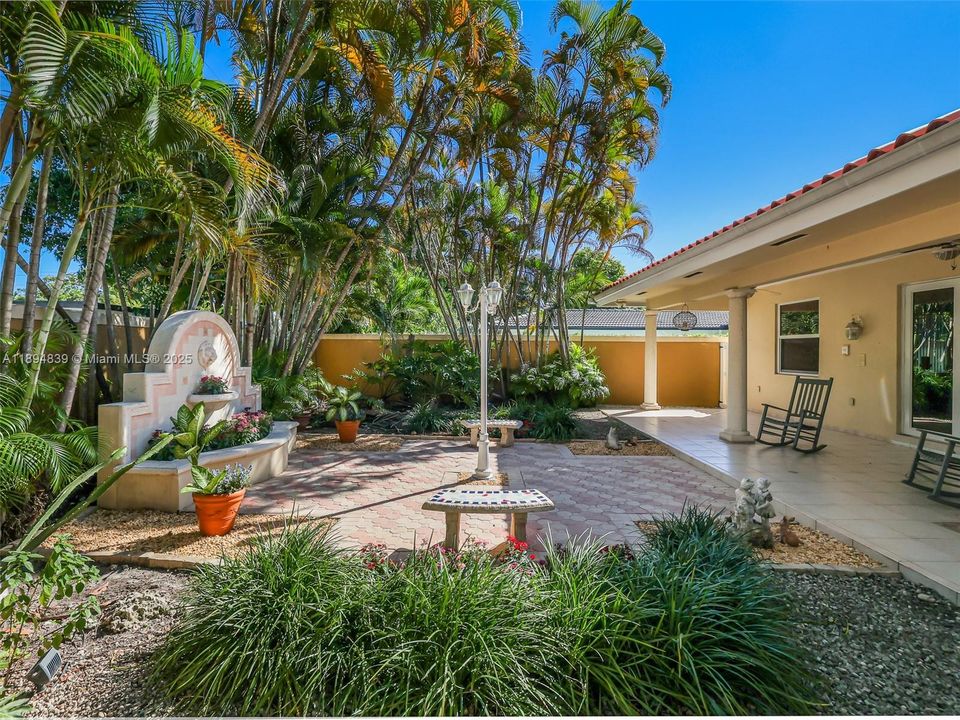 Active With Contract: $1,088,900 (4 beds, 3 baths, 2484 Square Feet)