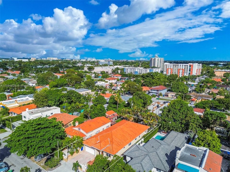 Active With Contract: $1,088,900 (4 beds, 3 baths, 2484 Square Feet)