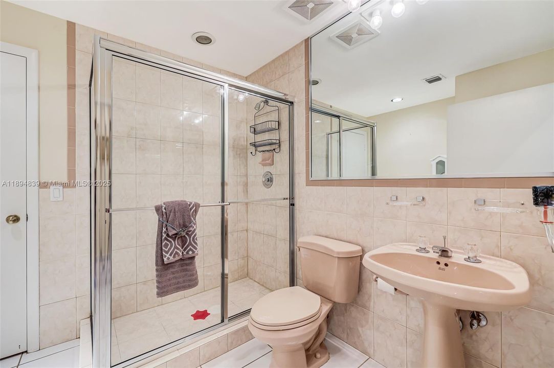 Active With Contract: $1,088,900 (4 beds, 3 baths, 2484 Square Feet)