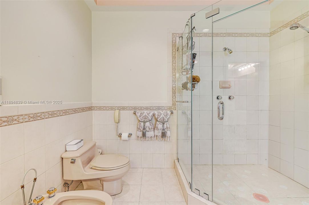 Active With Contract: $1,088,900 (4 beds, 3 baths, 2484 Square Feet)