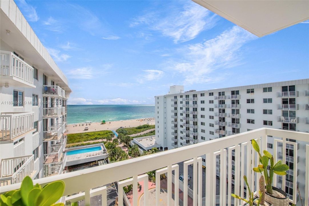 Active With Contract: $3,800 (1 beds, 1 baths, 654 Square Feet)