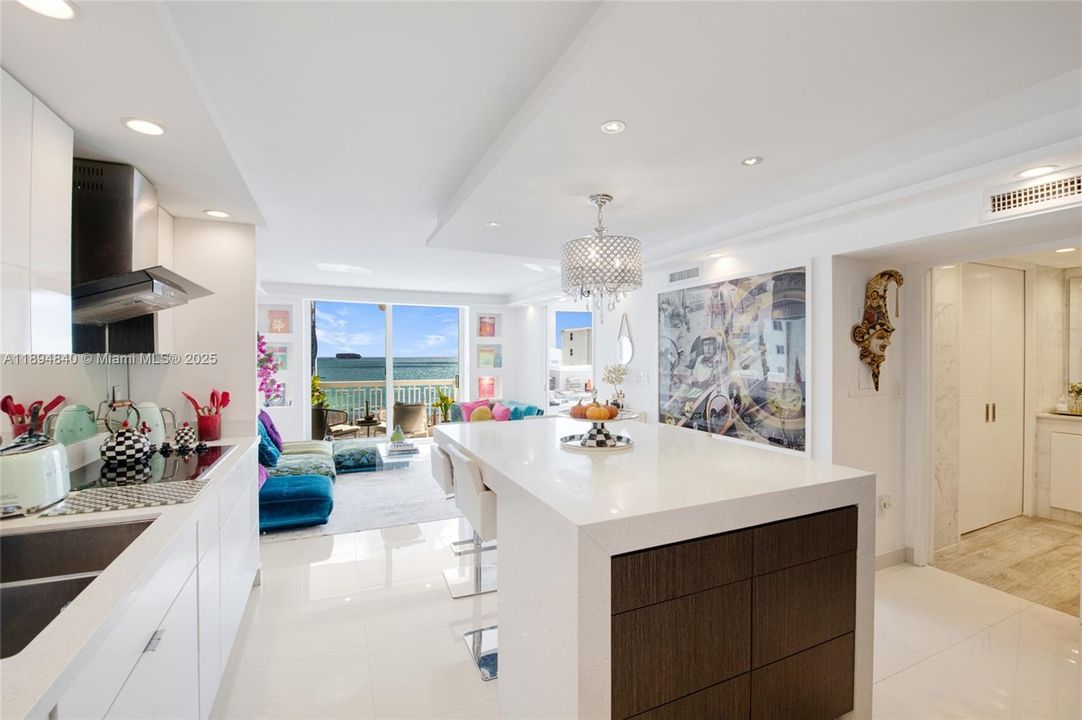 Active With Contract: $3,800 (1 beds, 1 baths, 654 Square Feet)