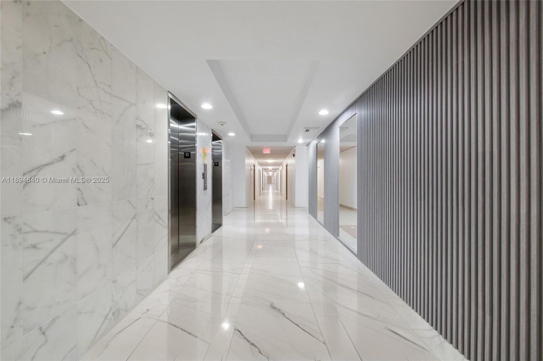 Active With Contract: $3,800 (1 beds, 1 baths, 654 Square Feet)