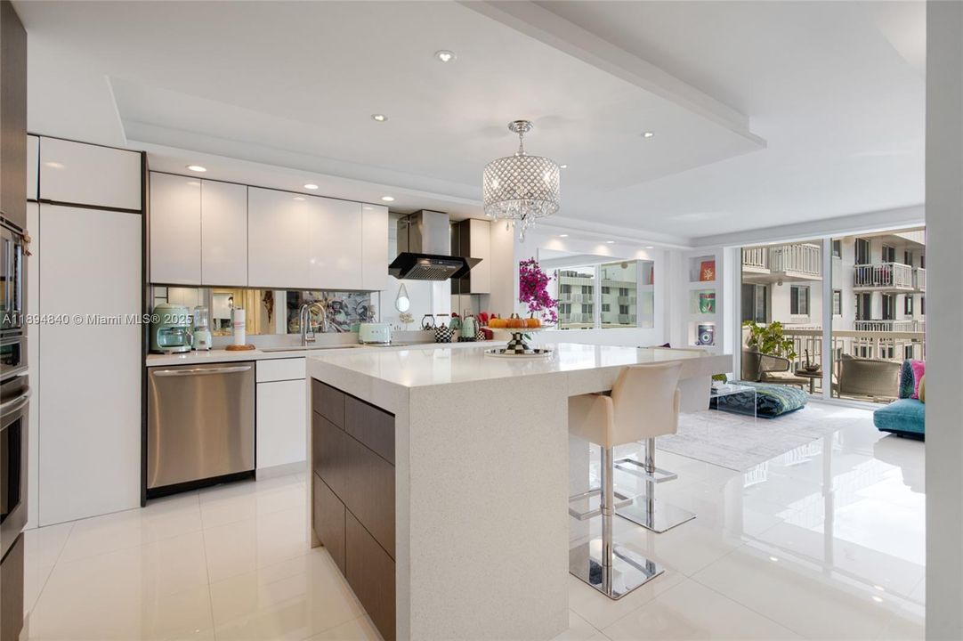 Active With Contract: $3,800 (1 beds, 1 baths, 654 Square Feet)