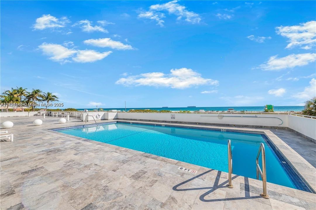 Active With Contract: $3,800 (1 beds, 1 baths, 654 Square Feet)