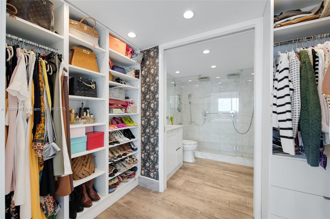 Active With Contract: $3,800 (1 beds, 1 baths, 654 Square Feet)