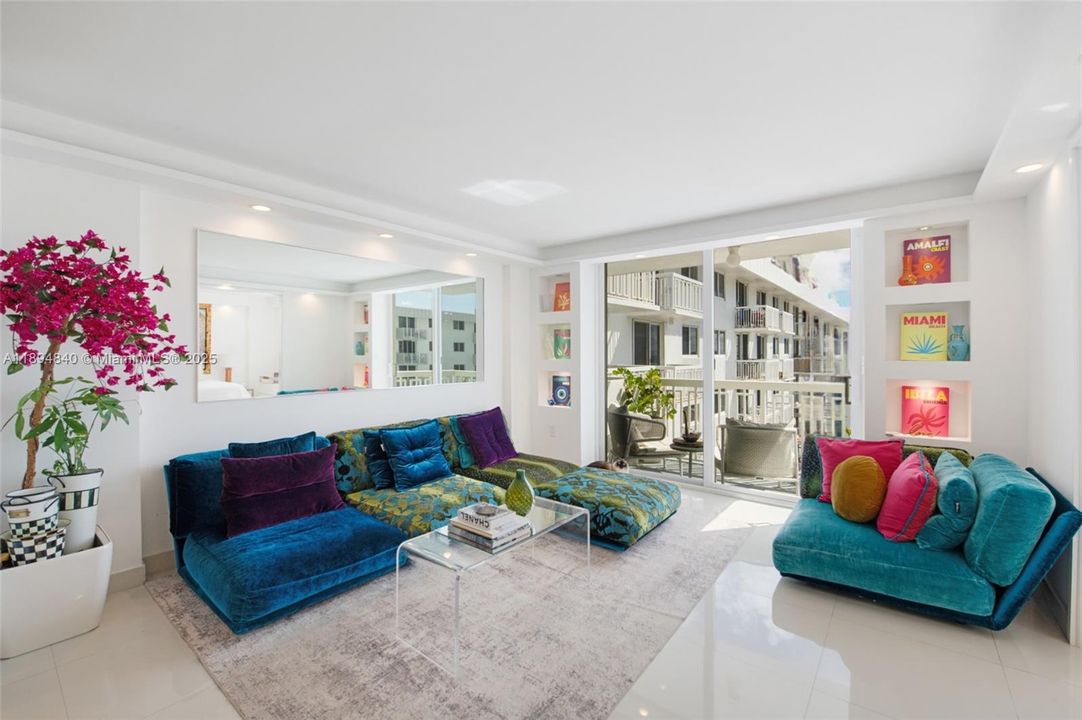 Active With Contract: $3,800 (1 beds, 1 baths, 654 Square Feet)