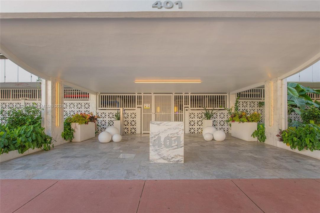 Active With Contract: $3,800 (1 beds, 1 baths, 654 Square Feet)