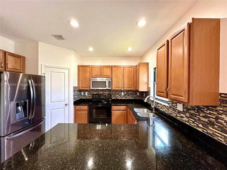 For Sale: $485,000 (3 beds, 2 baths, 1777 Square Feet)