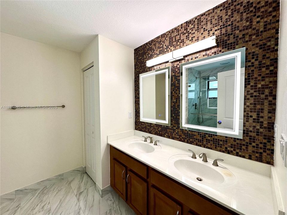 For Sale: $485,000 (3 beds, 2 baths, 1777 Square Feet)