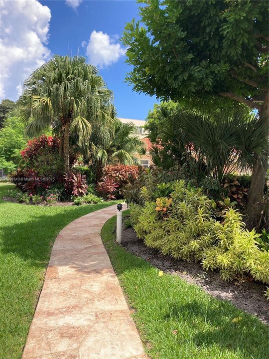 Activo con contrato: $3,650 (1 camas, 1 baños, 850 Pies cuadrados)