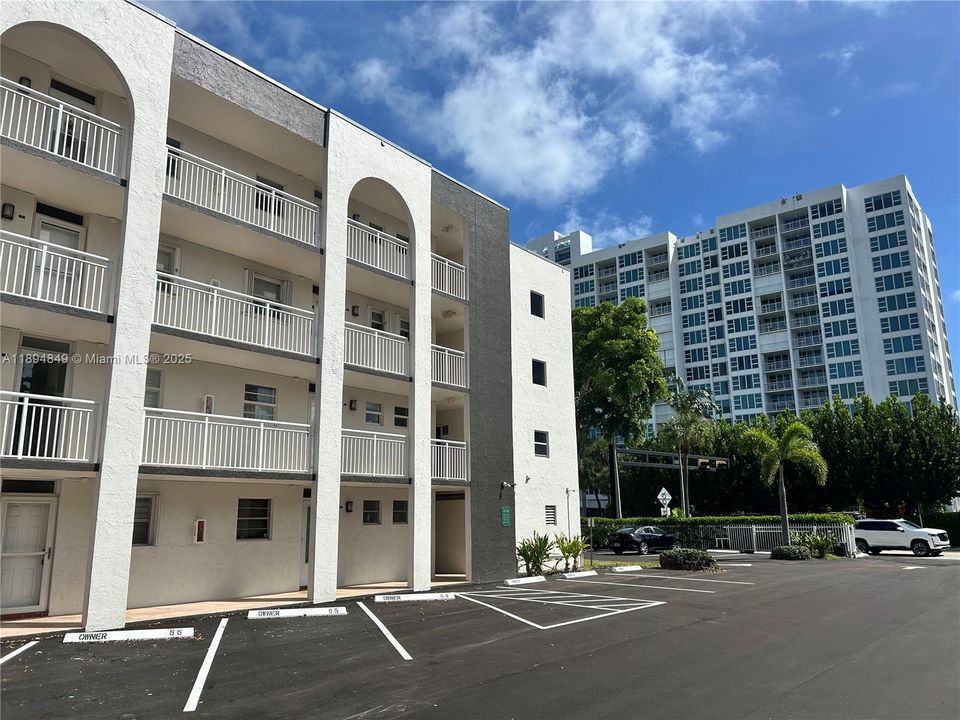 Activo con contrato: $3,650 (1 camas, 1 baños, 850 Pies cuadrados)