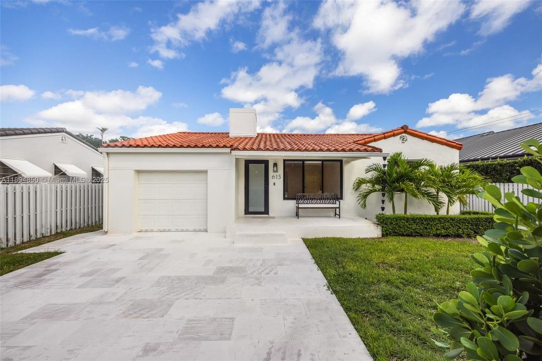 合同活跃: $9,500 (3 贝兹, 2 浴室, 1955 平方英尺)