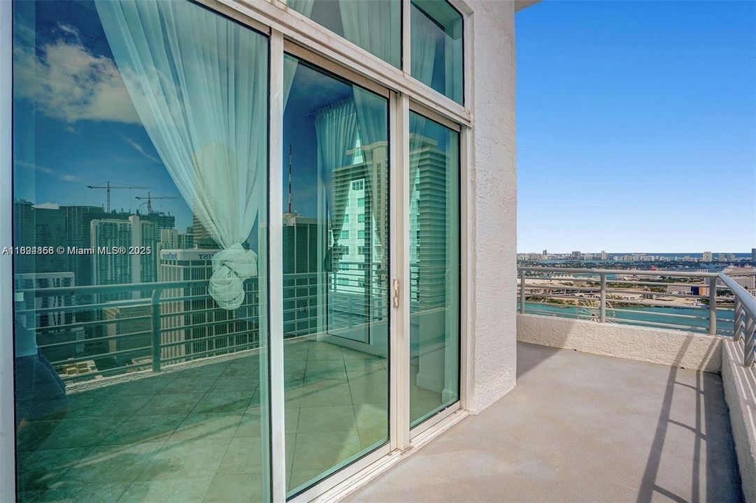 Recently Sold: $539,000 (2 beds, 2 baths, 1041 Square Feet)