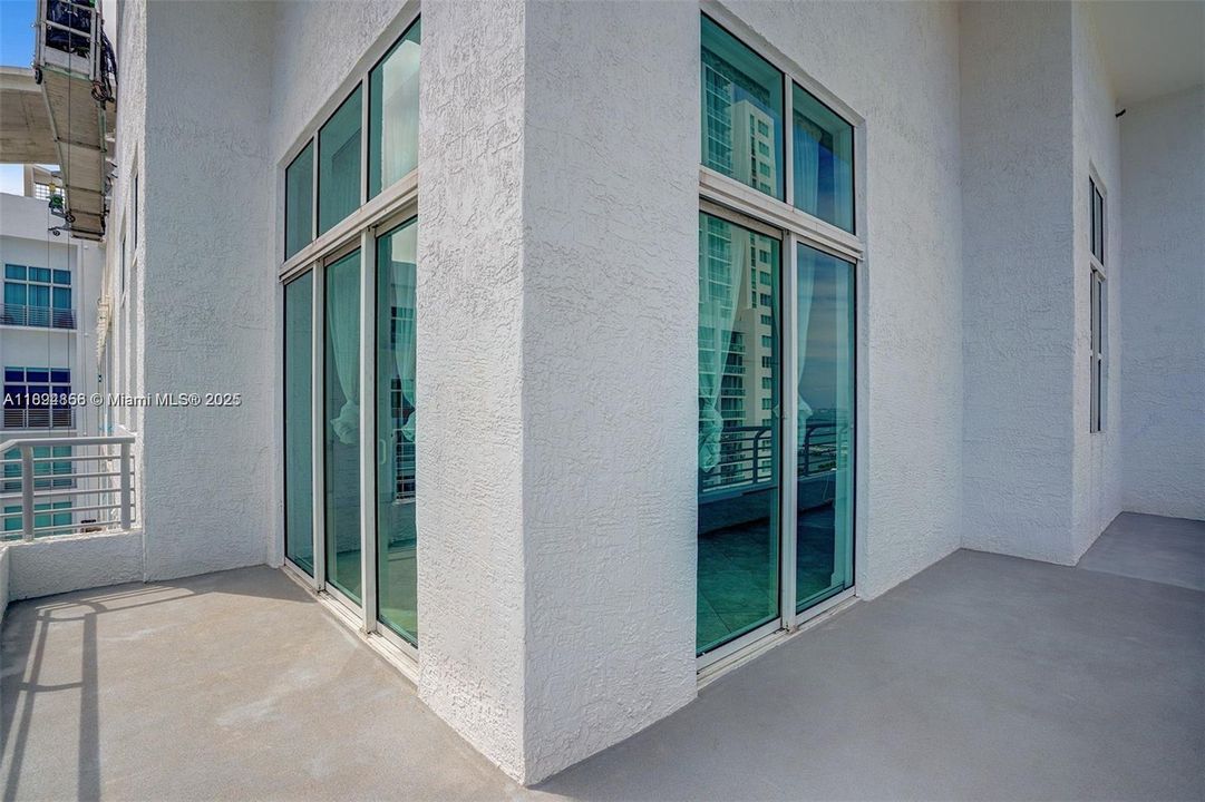 Recently Sold: $539,000 (2 beds, 2 baths, 1041 Square Feet)