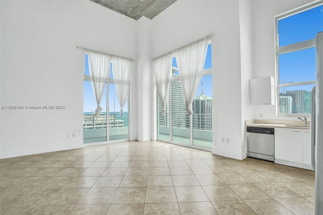 Recently Sold: $539,000 (2 beds, 2 baths, 1041 Square Feet)