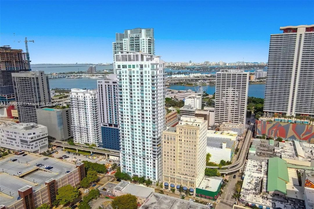 Recently Sold: $539,000 (2 beds, 2 baths, 1041 Square Feet)