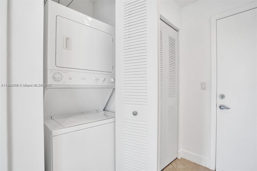 Recently Sold: $539,000 (2 beds, 2 baths, 1041 Square Feet)