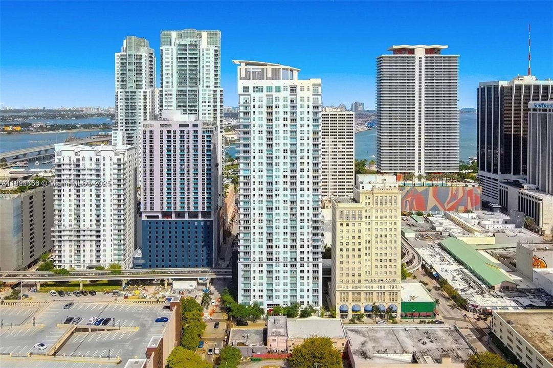 Recently Sold: $539,000 (2 beds, 2 baths, 1041 Square Feet)