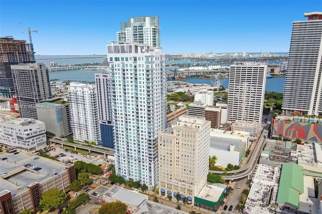 Recently Sold: $539,000 (2 beds, 2 baths, 1041 Square Feet)