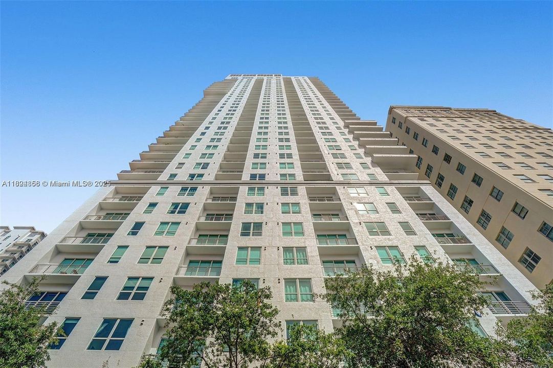 Recently Sold: $539,000 (2 beds, 2 baths, 1041 Square Feet)