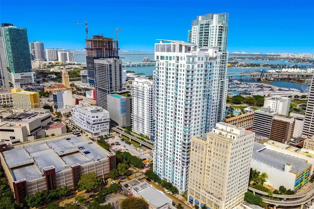 Recently Sold: $539,000 (2 beds, 2 baths, 1041 Square Feet)