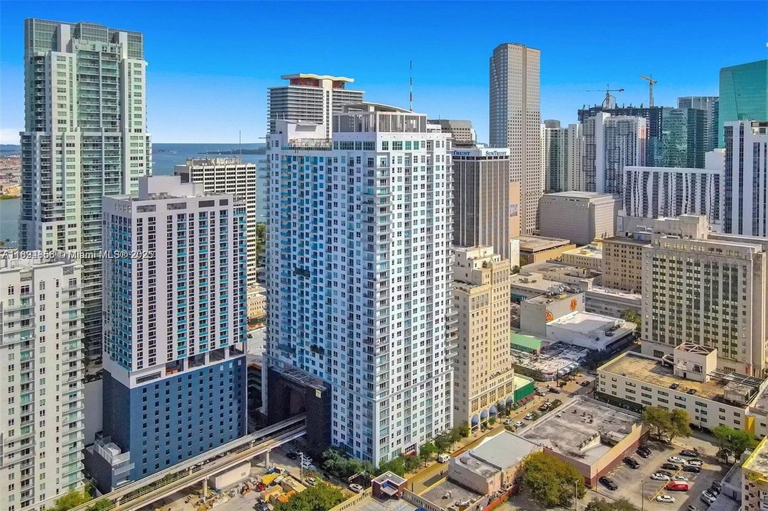 Recently Sold: $539,000 (2 beds, 2 baths, 1041 Square Feet)