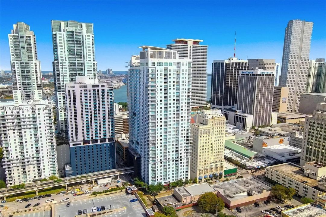 Recently Sold: $539,000 (2 beds, 2 baths, 1041 Square Feet)