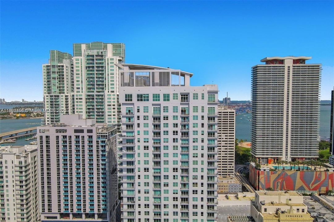 Recently Sold: $539,000 (2 beds, 2 baths, 1041 Square Feet)