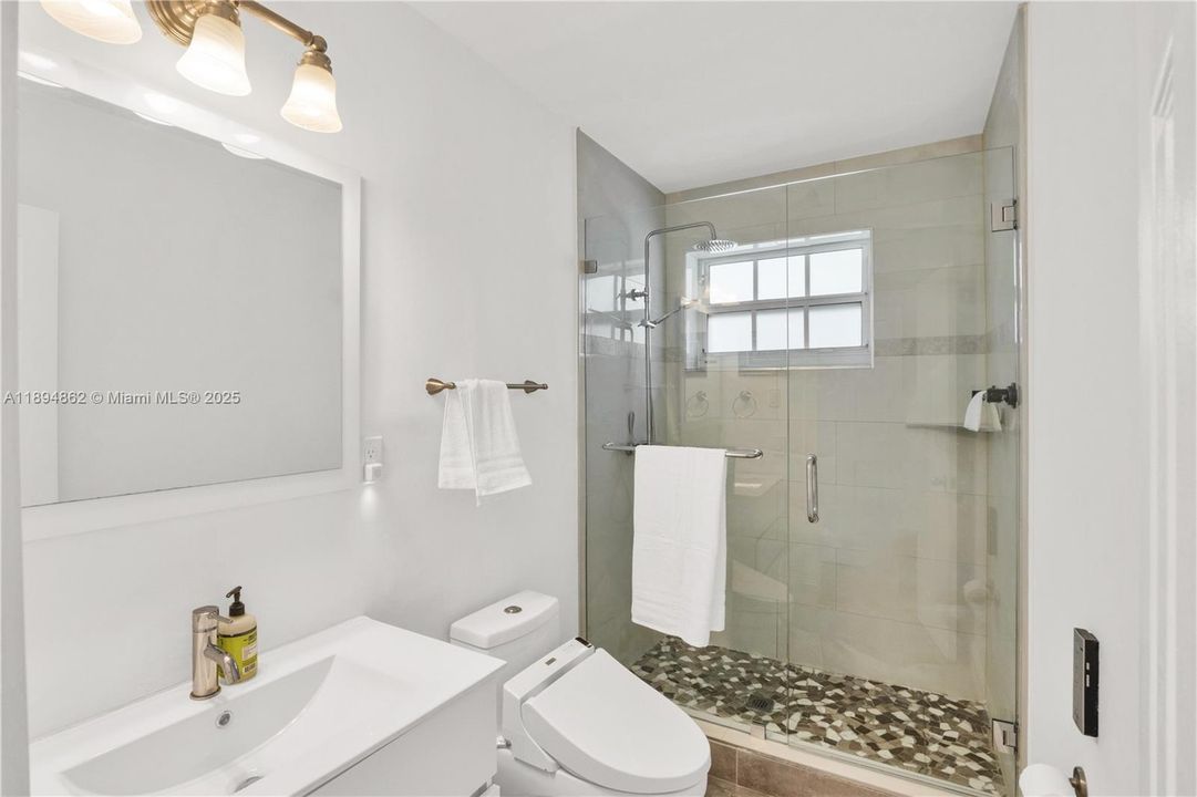 For Sale: $1,295,000 (2 beds, 2 baths, 1382 Square Feet)