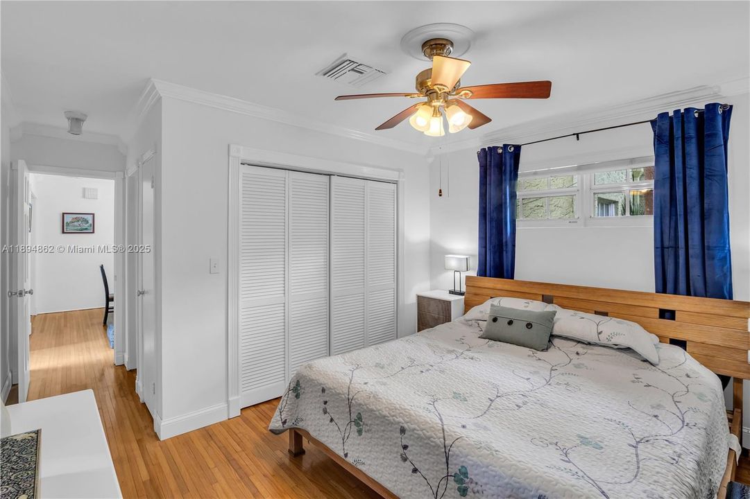 For Sale: $1,295,000 (2 beds, 2 baths, 1382 Square Feet)