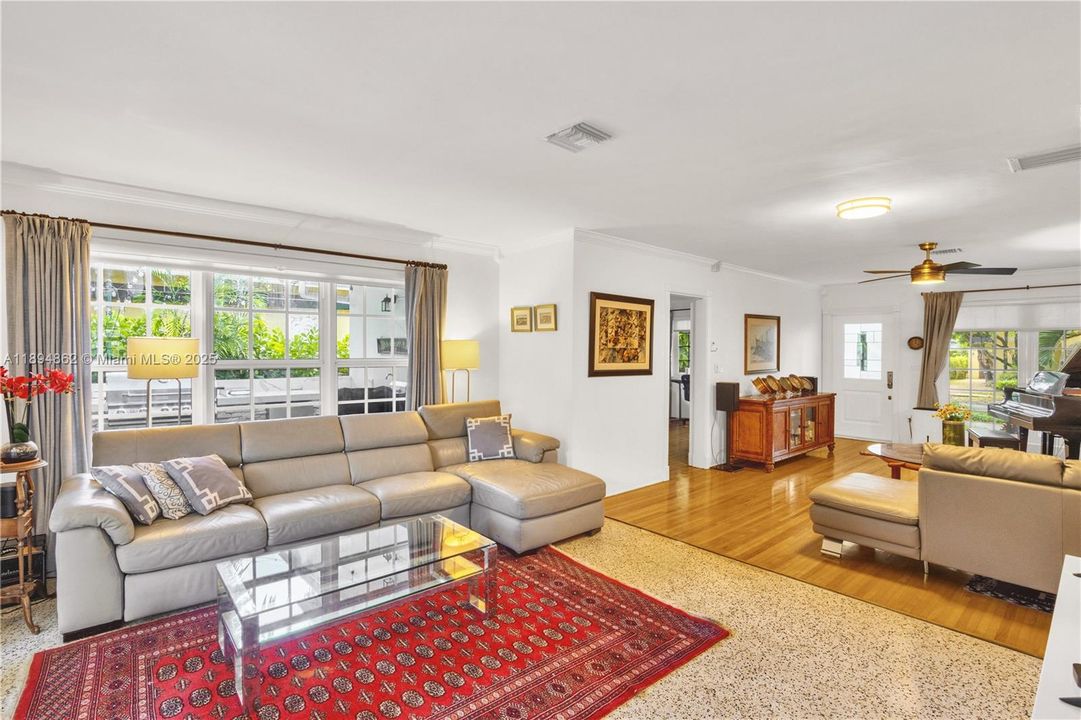 For Sale: $1,295,000 (2 beds, 2 baths, 1382 Square Feet)