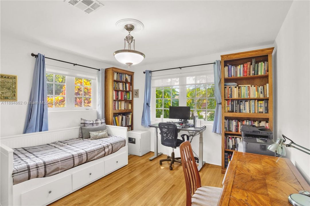 For Sale: $1,295,000 (2 beds, 2 baths, 1382 Square Feet)
