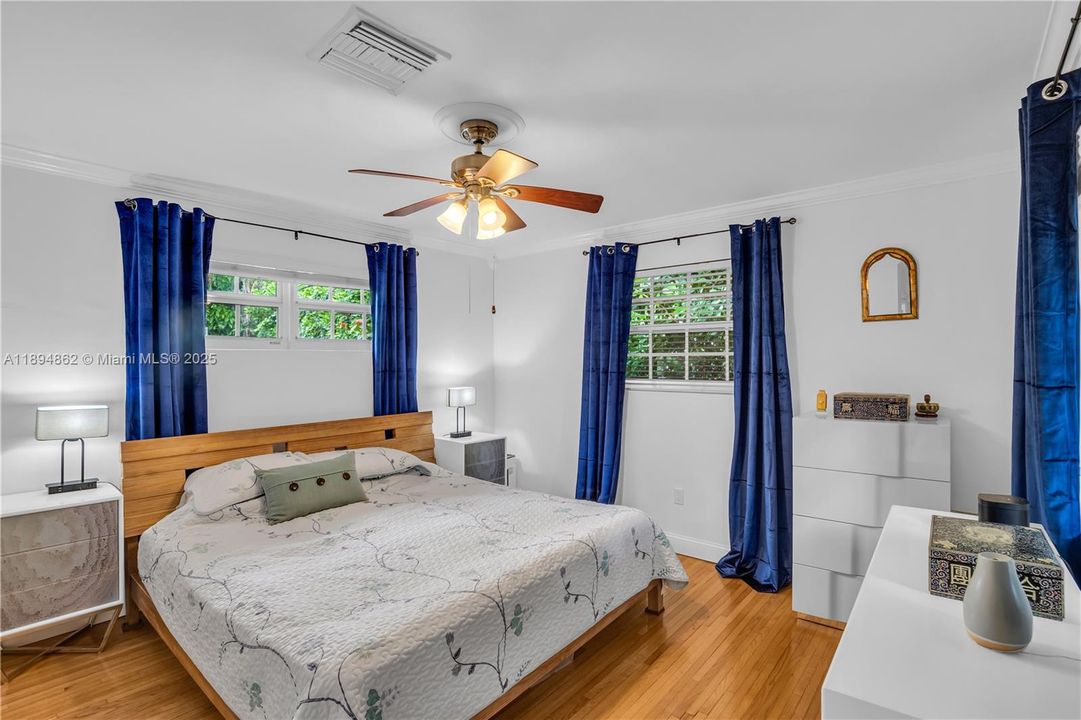 For Sale: $1,295,000 (2 beds, 2 baths, 1382 Square Feet)