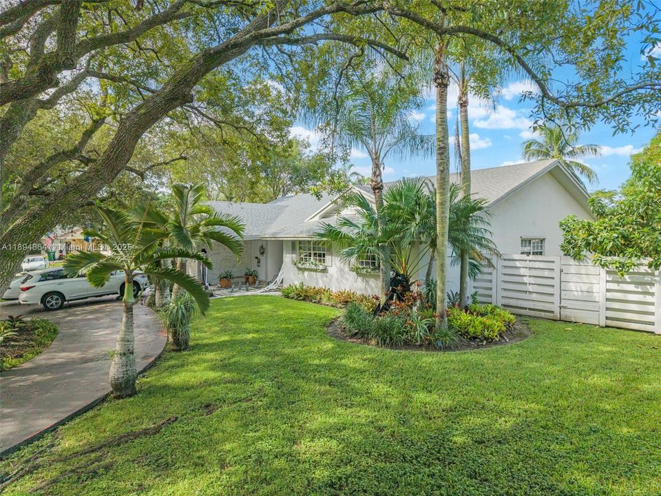 Active With Contract: $789,000 (4 beds, 2 baths, 2098 Square Feet)