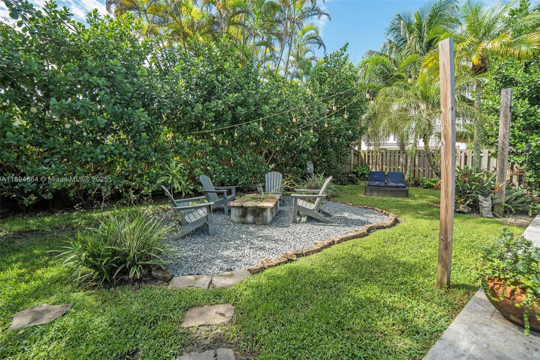 Active With Contract: $789,000 (4 beds, 2 baths, 2098 Square Feet)