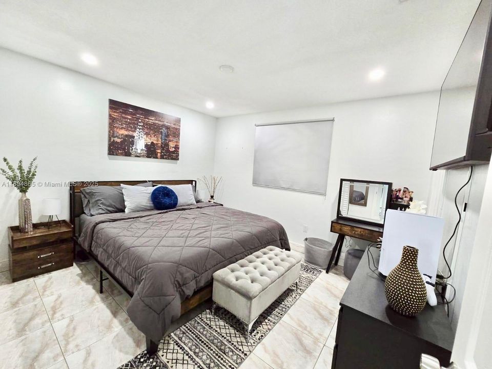 Recientemente alquilado: $3,300 (3 camas, 1 baños, 1560 Pies cuadrados)