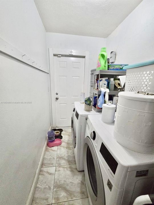 Recientemente alquilado: $3,300 (3 camas, 1 baños, 1560 Pies cuadrados)