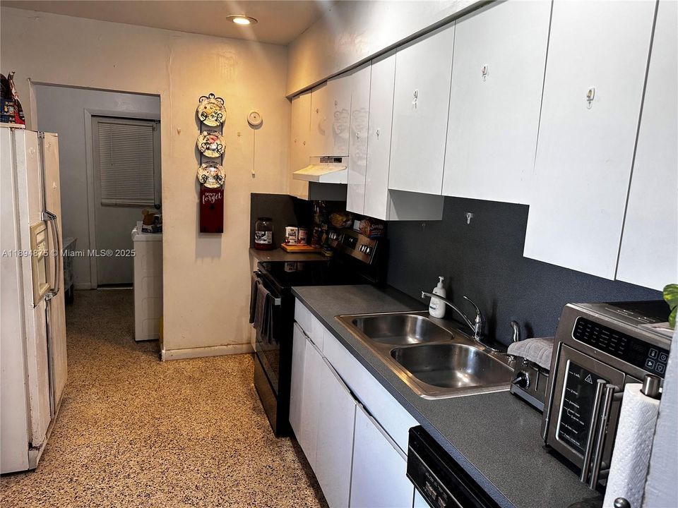 合同活跃: $499,900 (3 贝兹, 2 浴室, 1280 平方英尺)