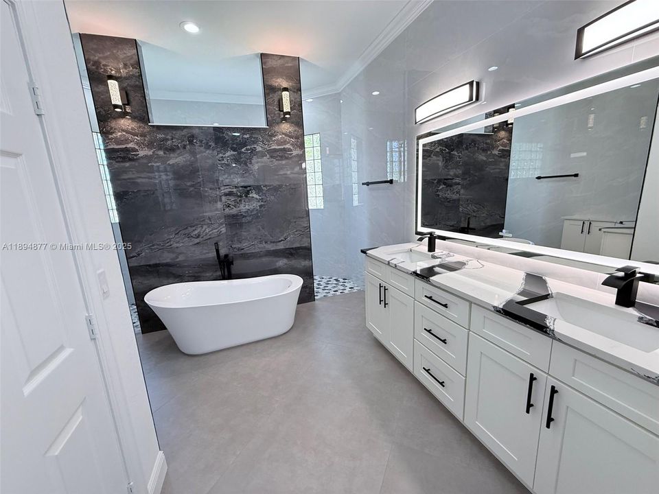 For Sale: $680,000 (6 beds, 3 baths, 2855 Square Feet)