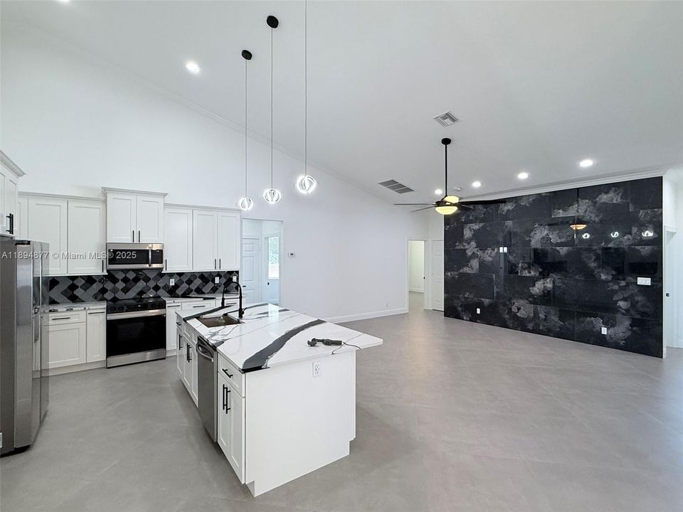 For Sale: $680,000 (6 beds, 3 baths, 2855 Square Feet)