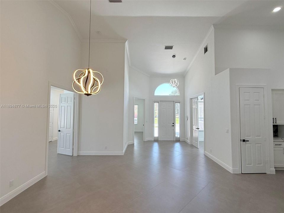 For Sale: $680,000 (6 beds, 3 baths, 2855 Square Feet)