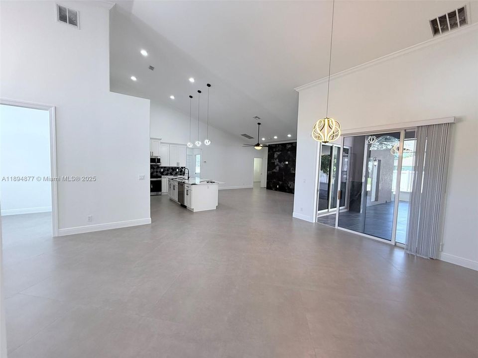 For Sale: $680,000 (6 beds, 3 baths, 2855 Square Feet)