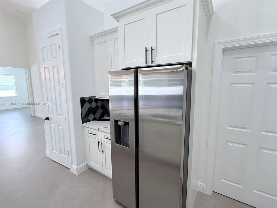 For Sale: $680,000 (6 beds, 3 baths, 2855 Square Feet)