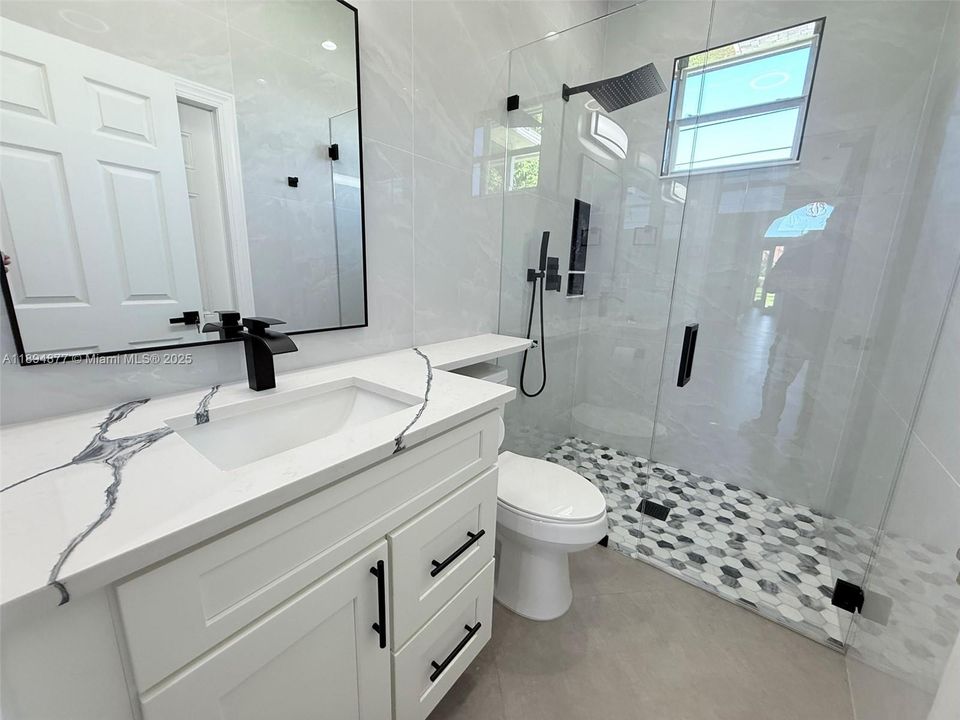 For Sale: $680,000 (6 beds, 3 baths, 2855 Square Feet)