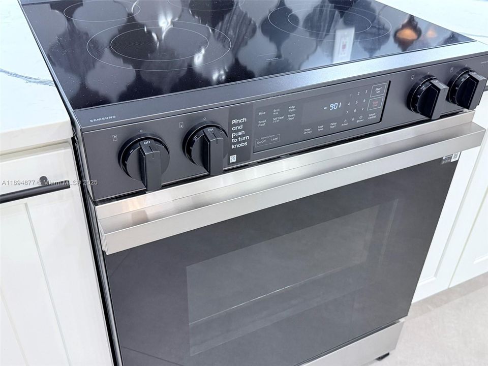 For Sale: $680,000 (6 beds, 3 baths, 2855 Square Feet)