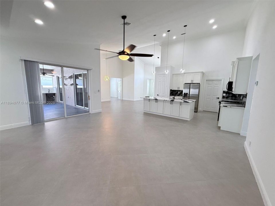 For Sale: $680,000 (6 beds, 3 baths, 2855 Square Feet)