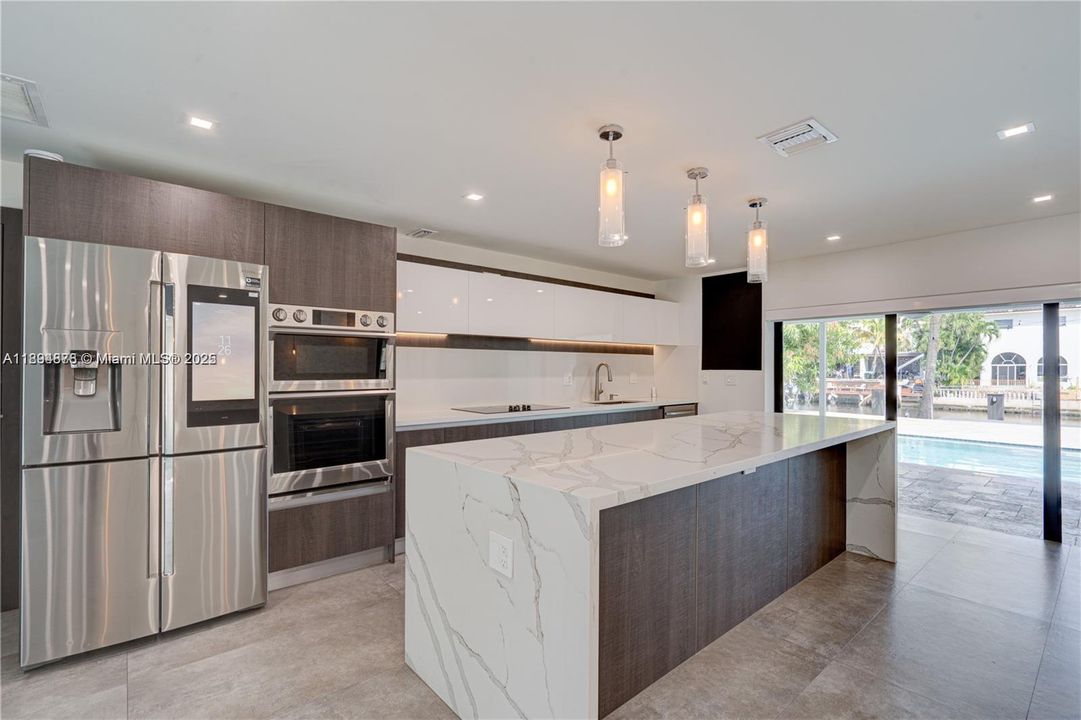 В аренду: $16,000 (4 спален, 3 ванн, 2470 Квадратных фут)