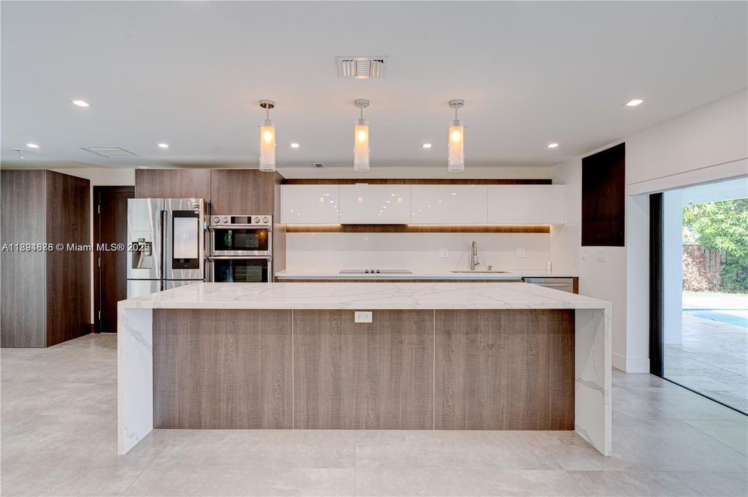 В аренду: $16,000 (4 спален, 3 ванн, 2470 Квадратных фут)