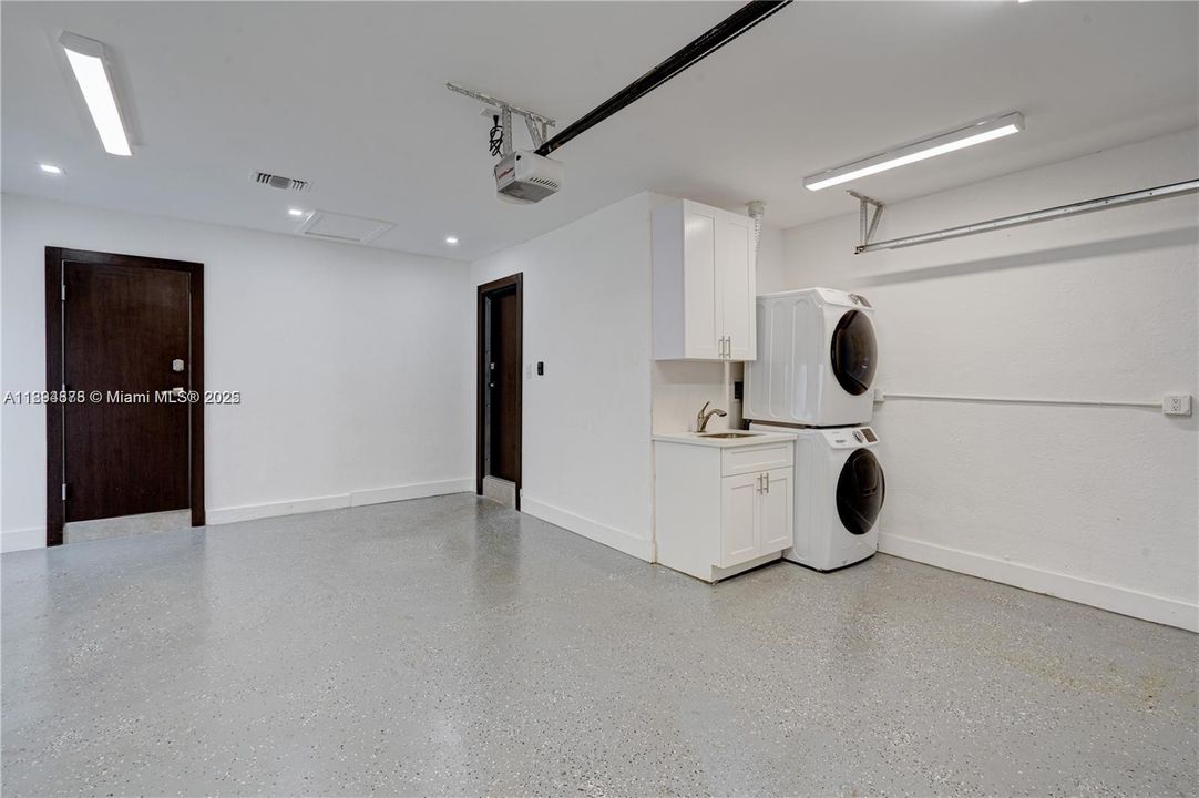 В аренду: $16,000 (4 спален, 3 ванн, 2470 Квадратных фут)